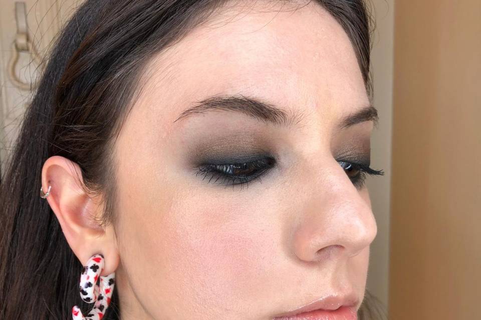 Brown smokey eyes