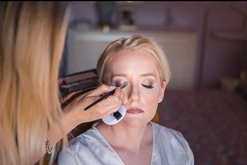 Ellis V Make-Up Artist