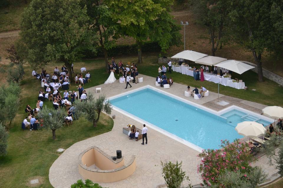 Aperitivo in piscina