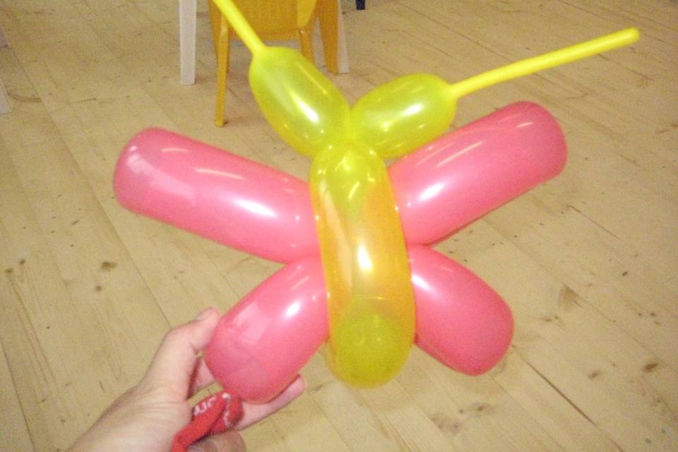 Oompa Loompa Balloon: ogni occasione è buona per regalare un palloncino a forma di cuore, spada, cagnolino