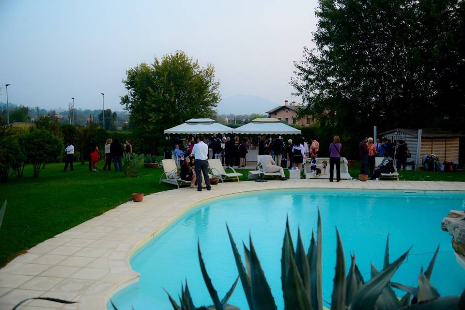 Aperitivo in piscina