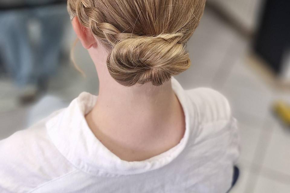 Chignon basso con treccia