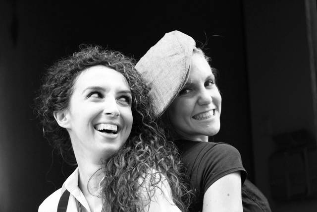 Iza & Sara