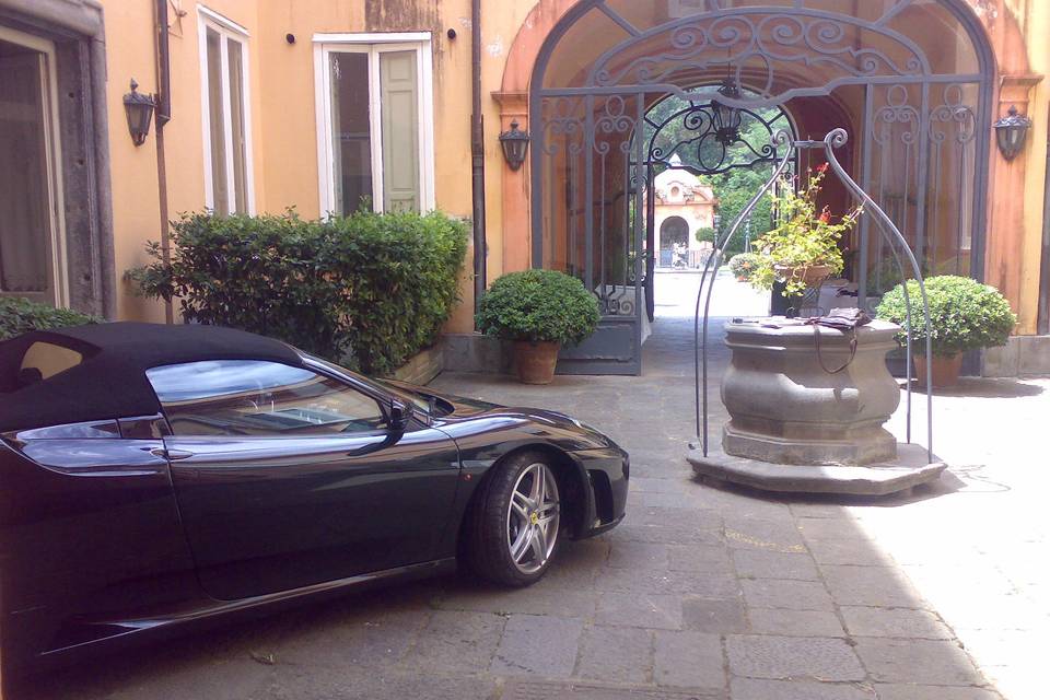 Ferrari in villa