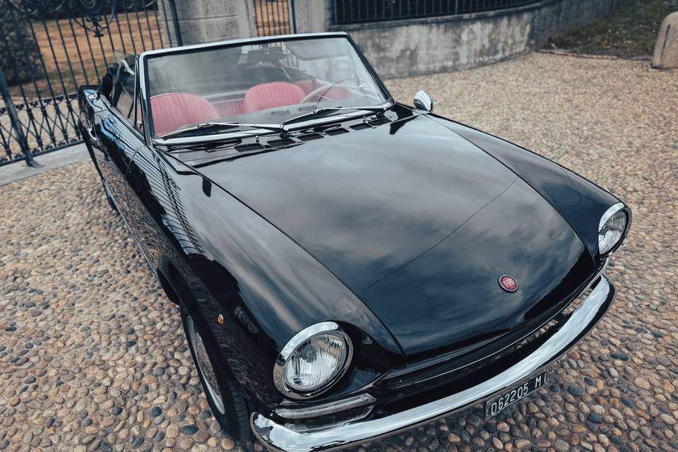 Fiat 124 Spider nero