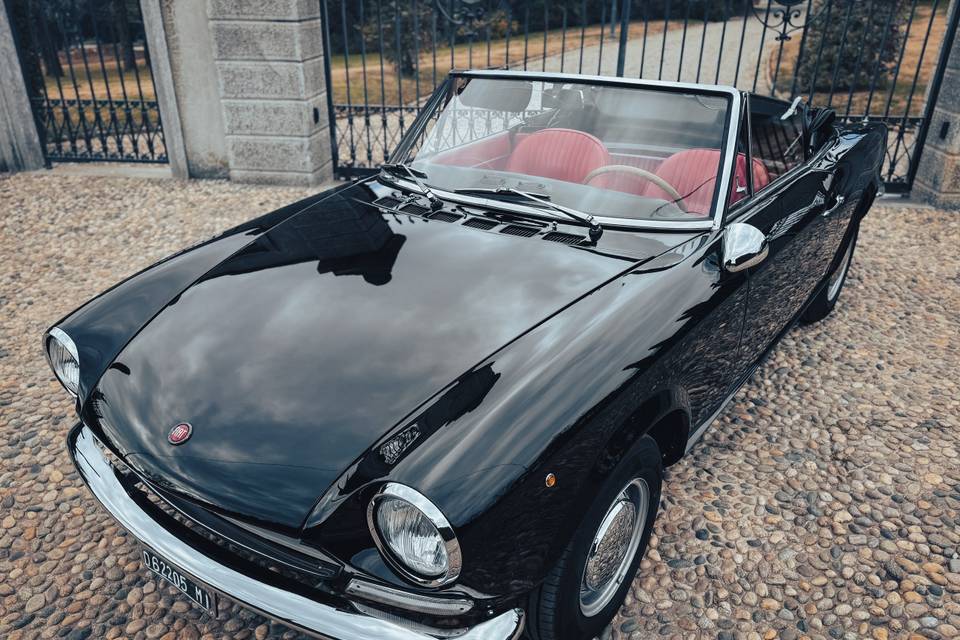 Fiat 124 Spider nero