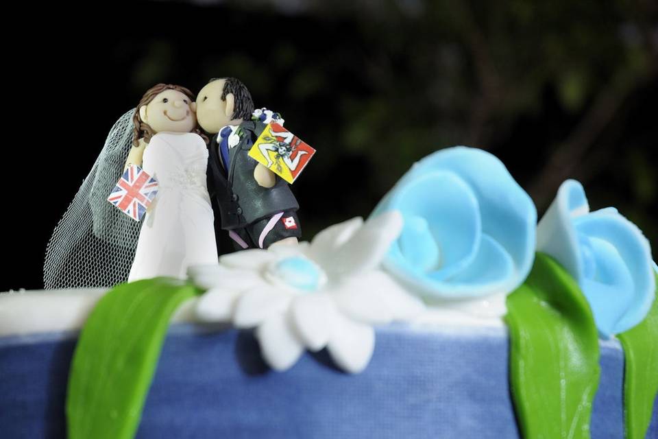 Cake topper