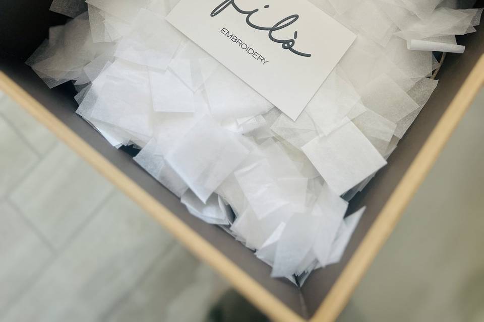 Confezione pacco porta fedi