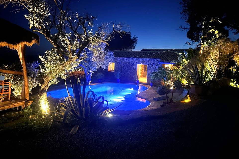 Piscina by night
