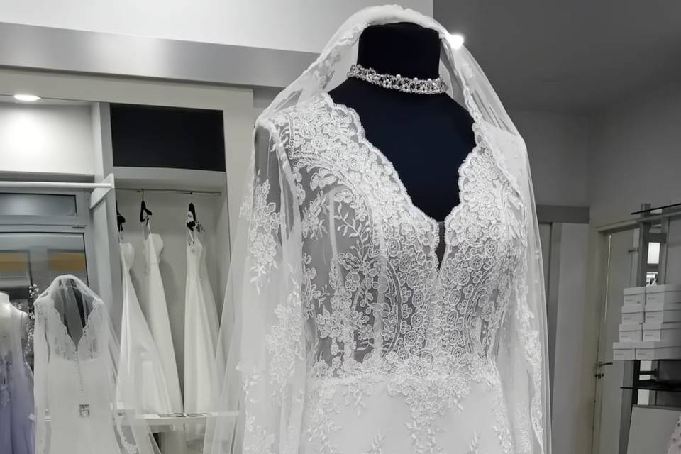 Abito in pizzo collezione 2026