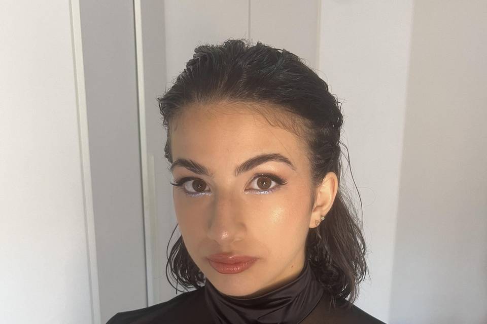 Glam make-up