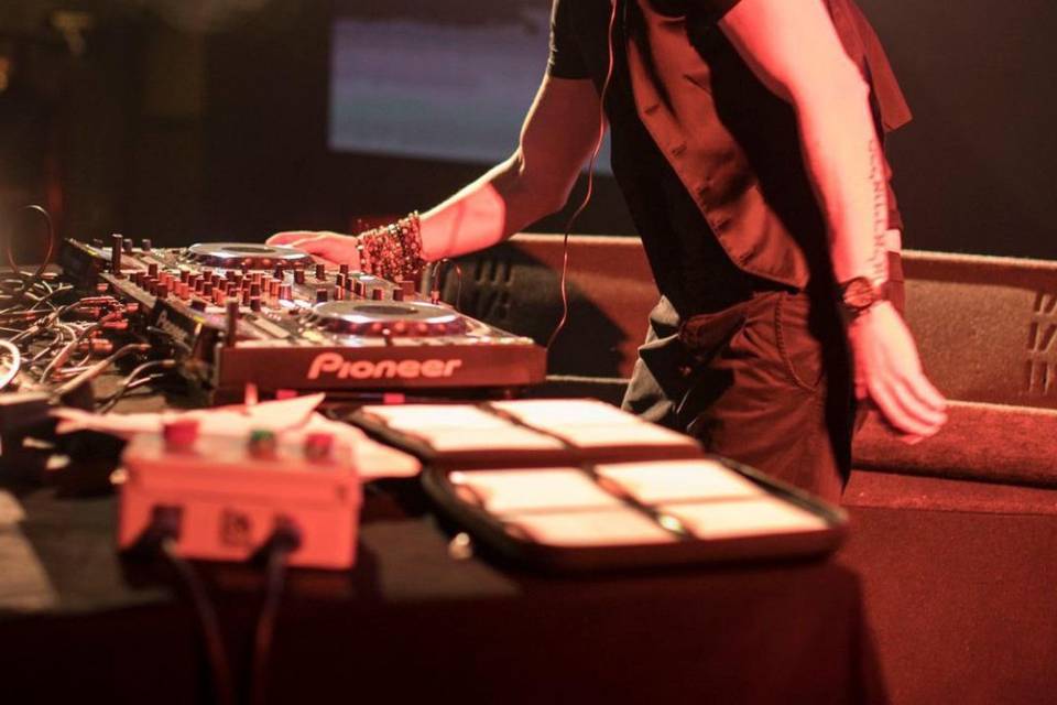 Dj