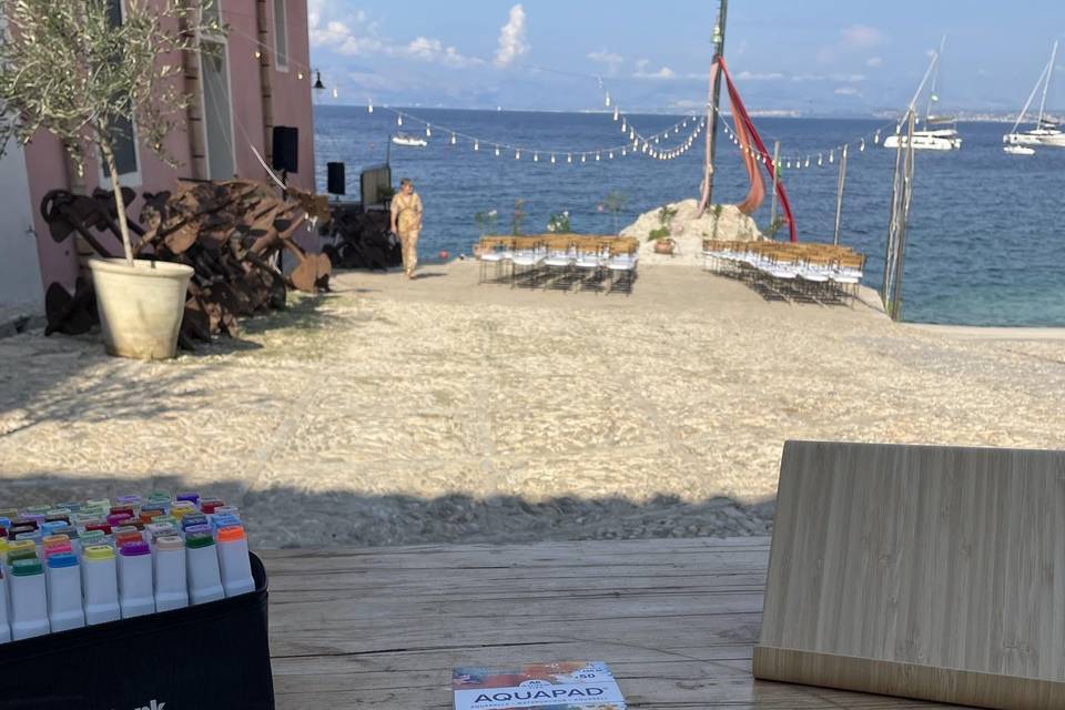 Tavolo preparato per inizio