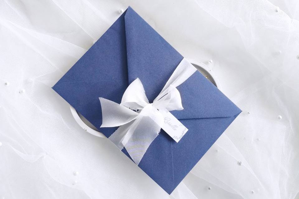 Blu e chiffon bianco