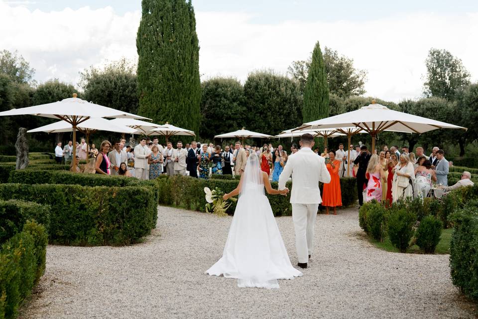Elegant garden aperitivo