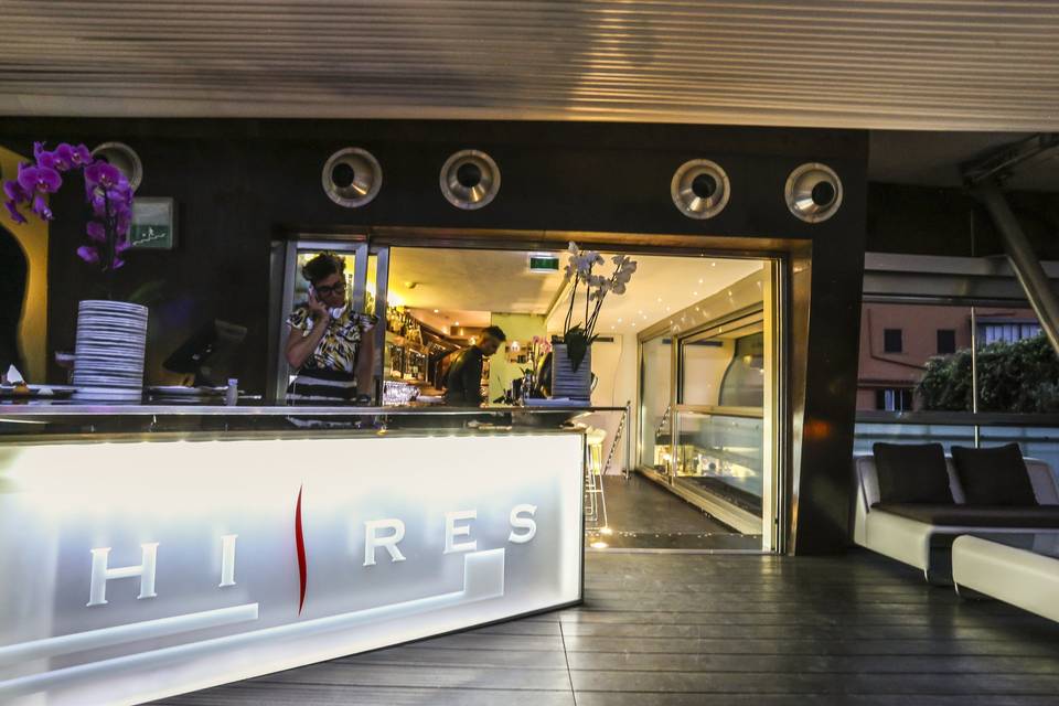 HI Res Restaurant & Terrace Lounge