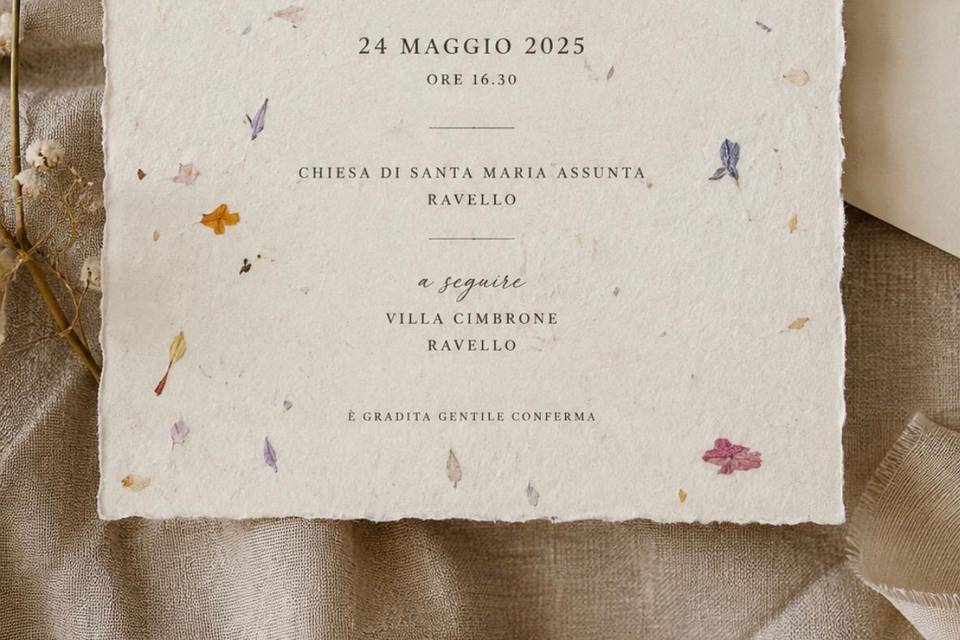 Carta amalfi con petali di fio