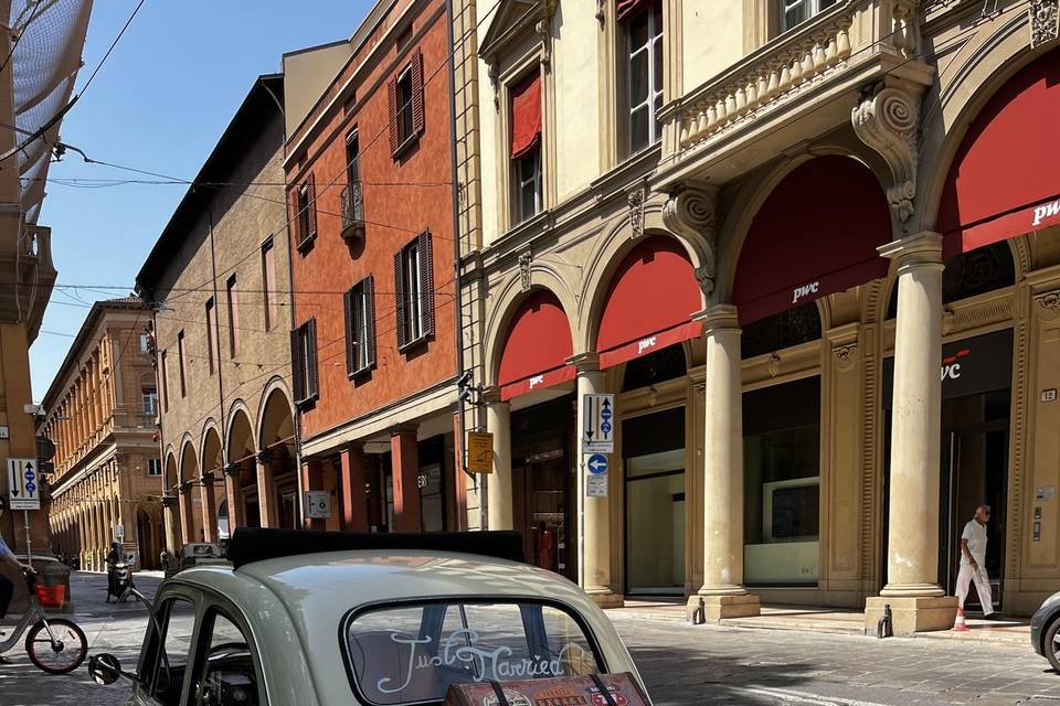 Piazza Cavur, Bologna