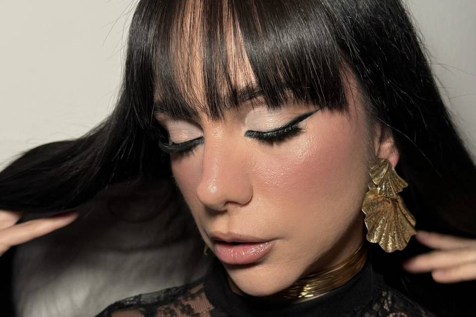 Glam make-up