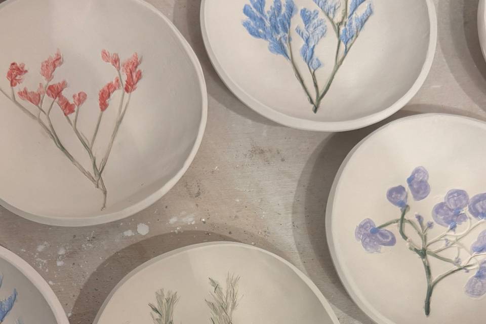 Piattini con fiori impressi