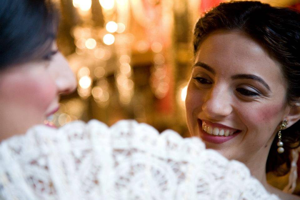 Sorrisi dietro al ventaglio