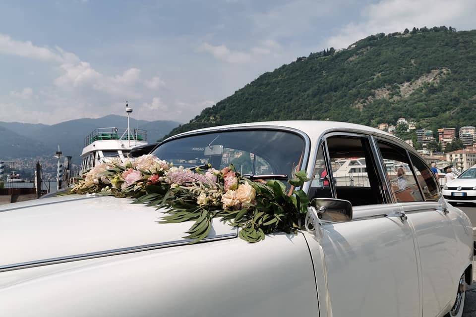 Auto da cerimonia lago como