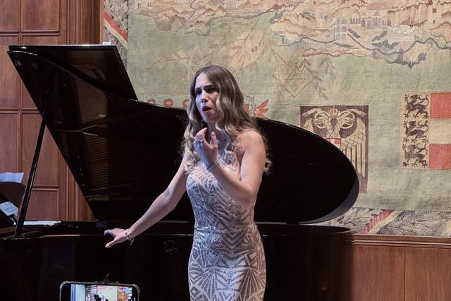 Anna De Socio cantante lirica 