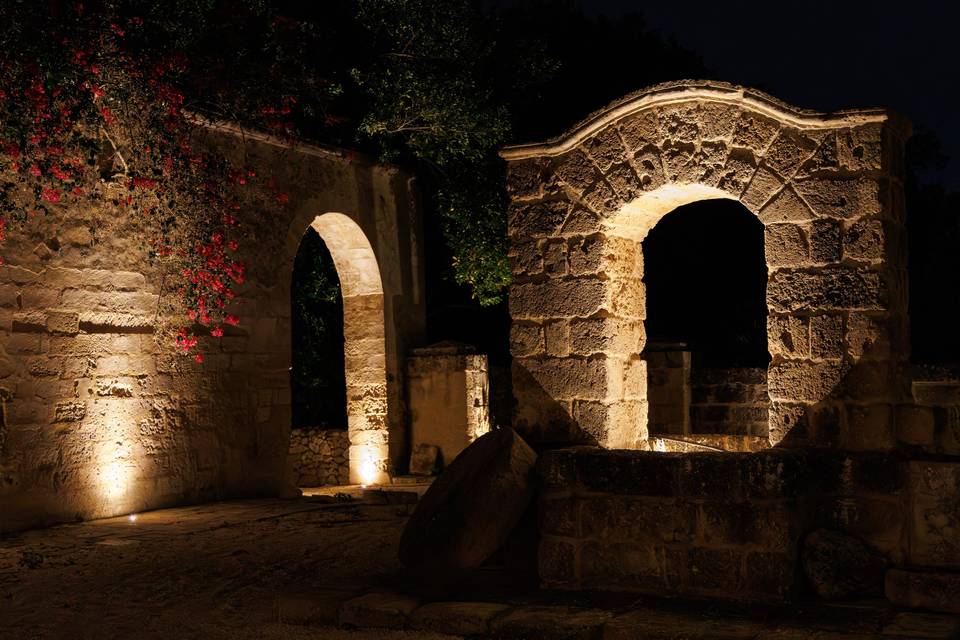 Esterno - Pozzo - Notte
