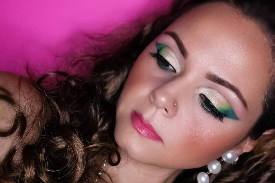 Cut crease green