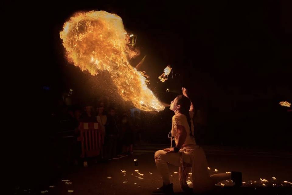 Ansensà Fire Juggling