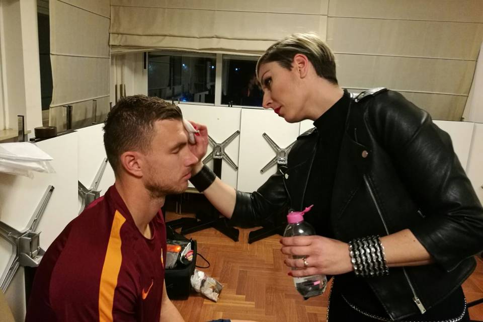 Dzeko al make up