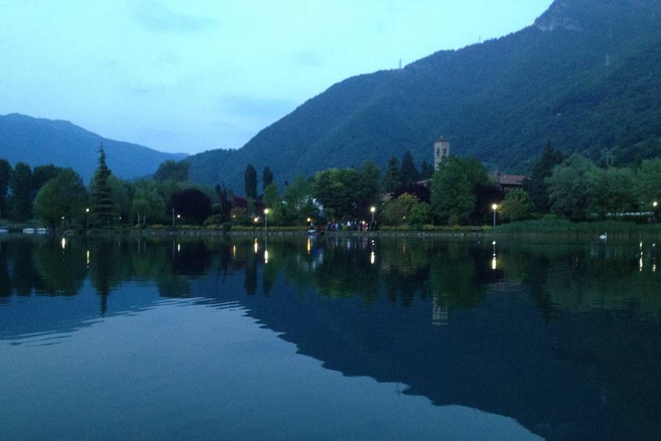 Passeggiata sul lago