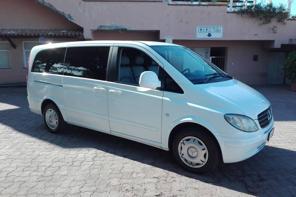 Minibus Mercedes Vito