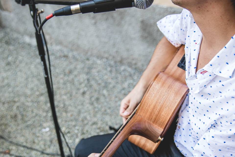 Mirco alla chitarra