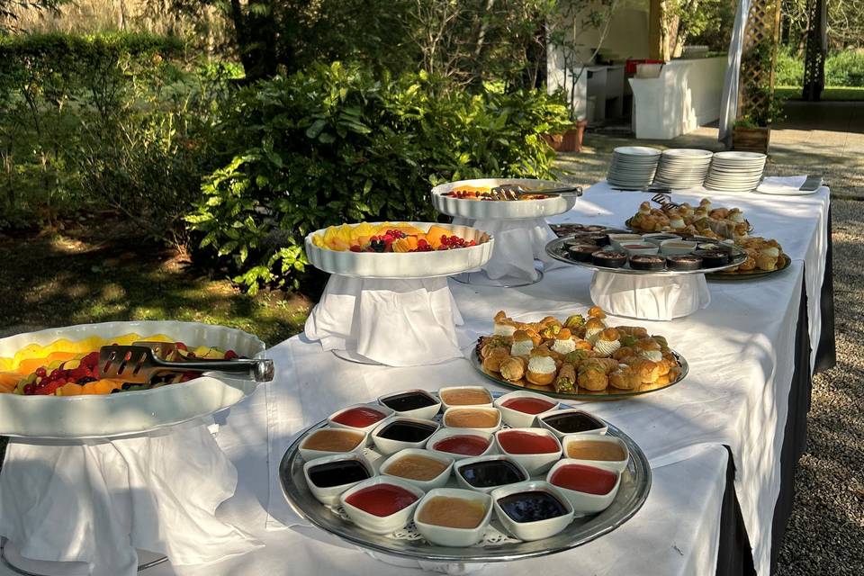 Buffet di frutta e dolci