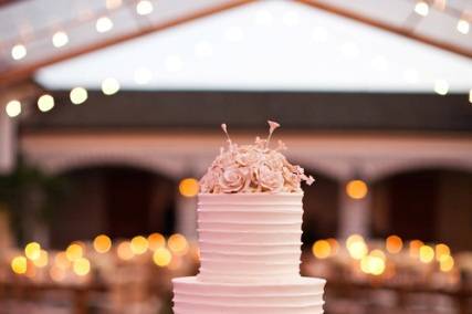 Wedding Cake Total White