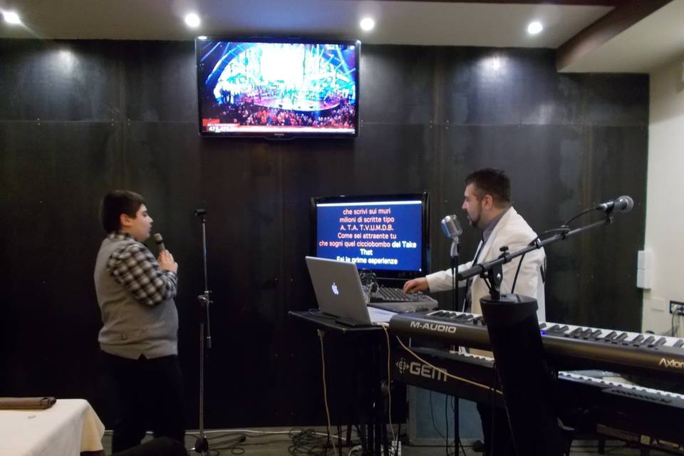 Karaoke su schermo...