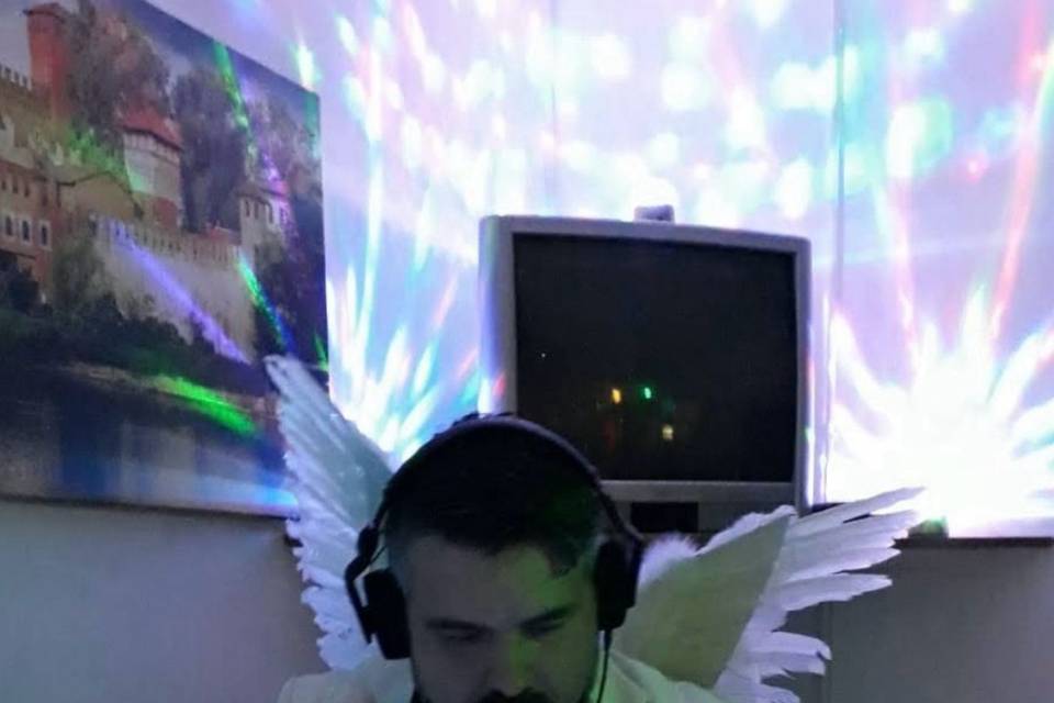 Angel outfit for dj-set