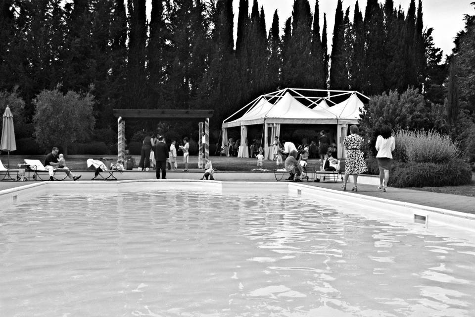 Panoramica piscina e gazebo