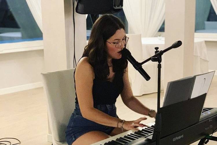 Michela dell'olio piano e voce