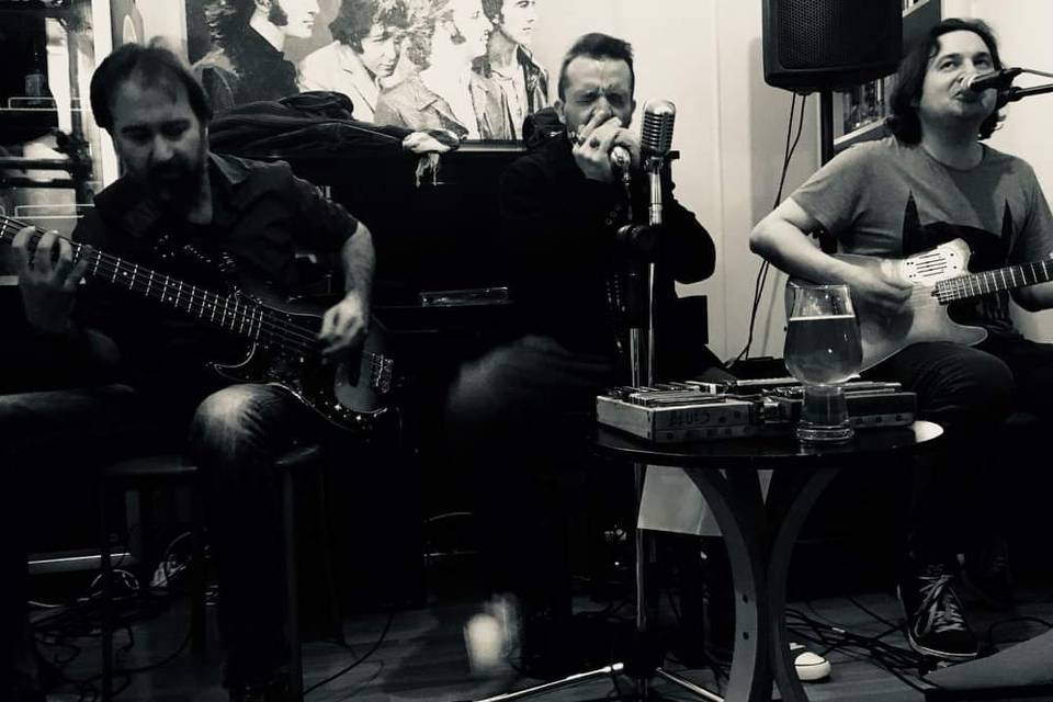 Bluesy trio