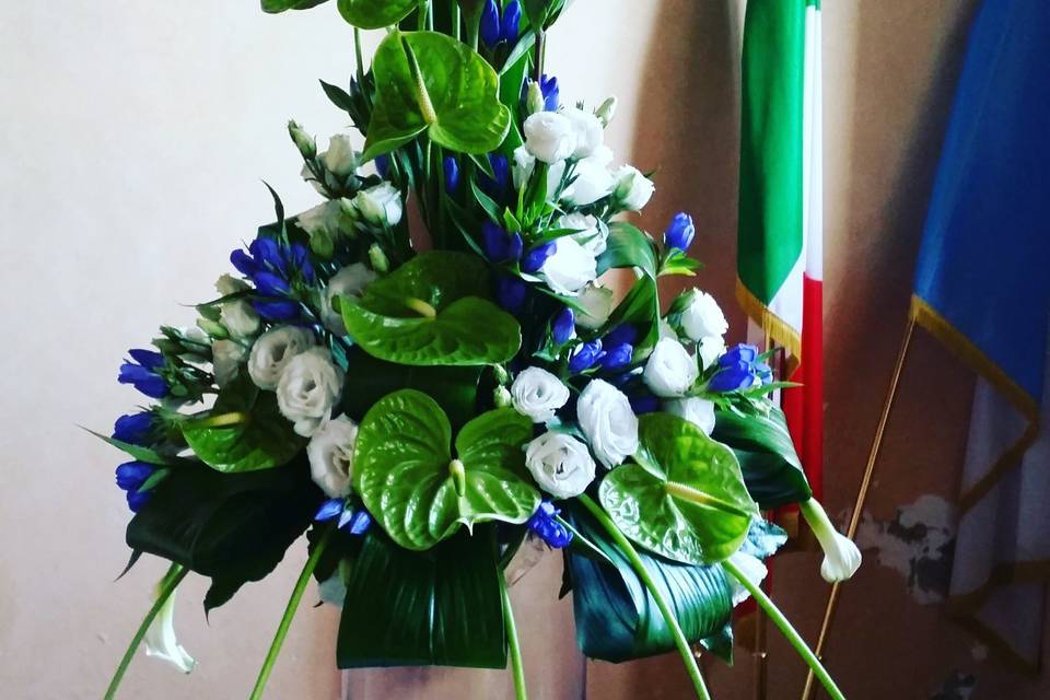 Addobbi fiori blu e verde