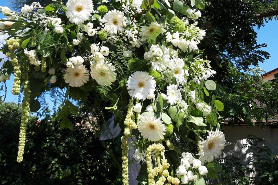 Particolare di arco fiori