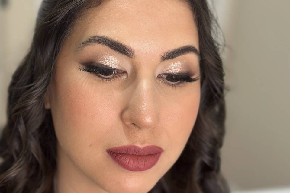 Burgundy make-up