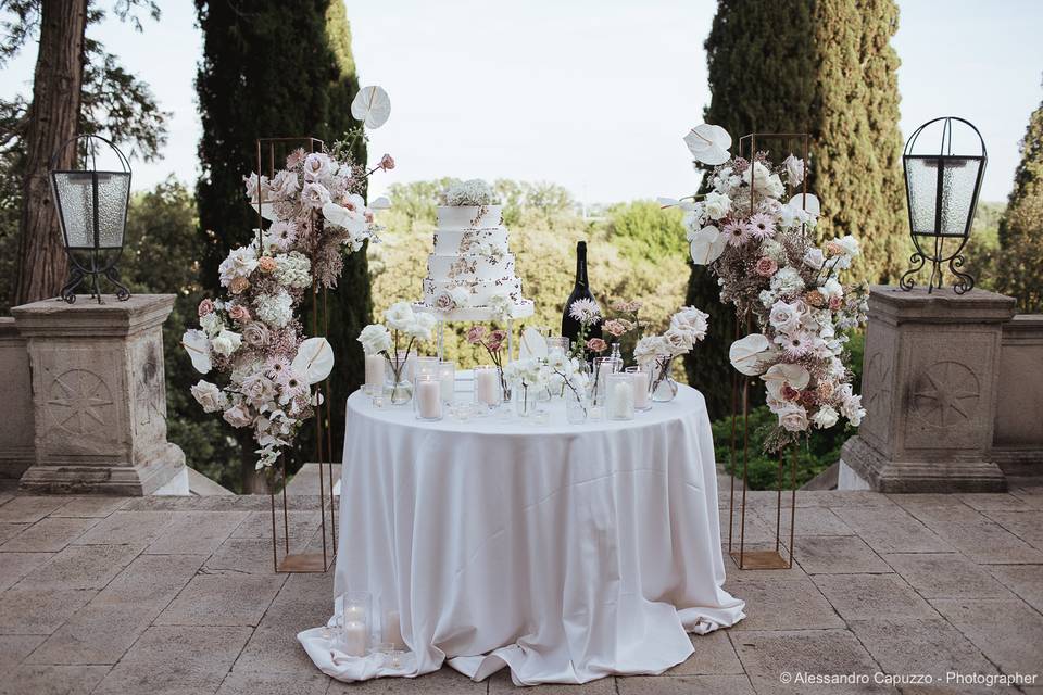 Wedding cake flowers