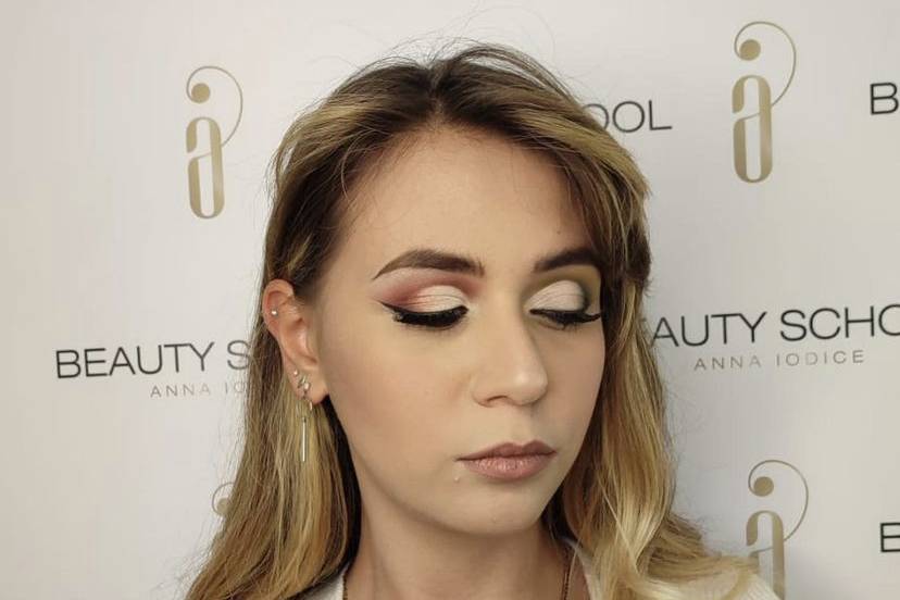 Trucco elegante e intenso