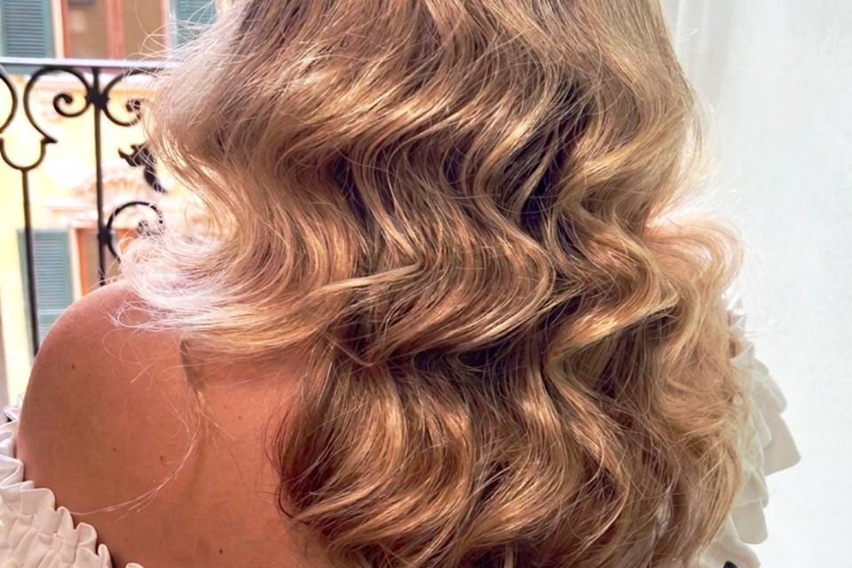 Hollywood waves