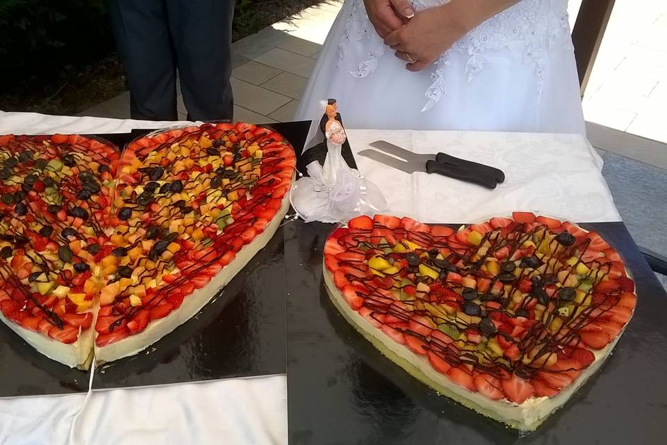 Torta frutta su crema pesca