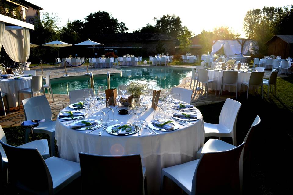 Cena a bordo piscina