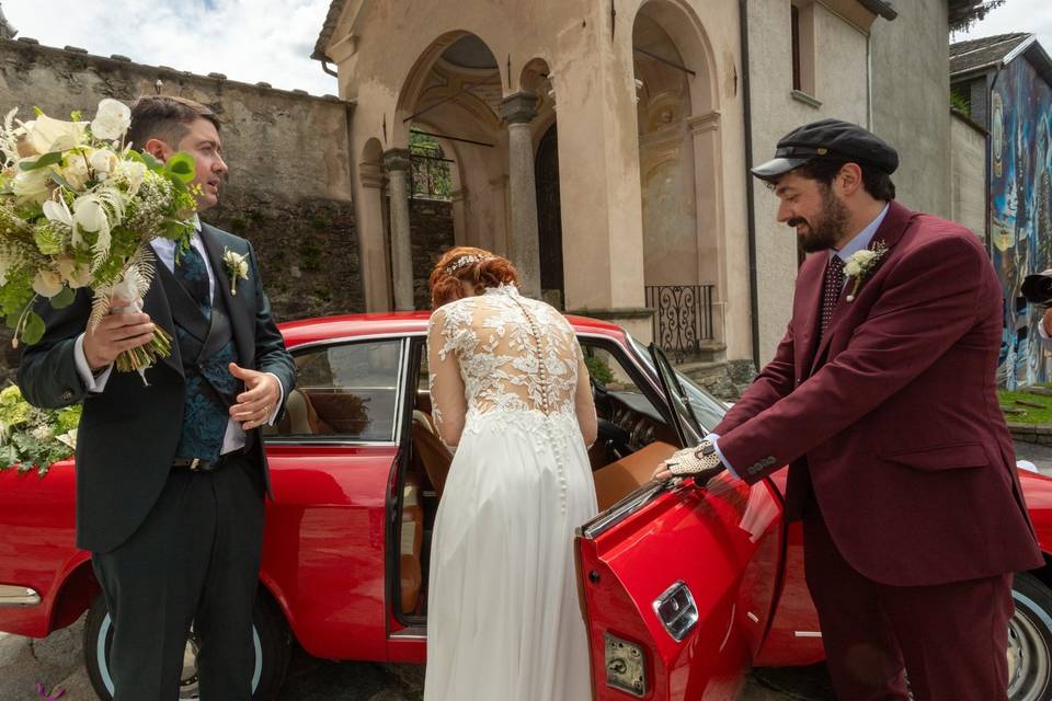 Sposa salita auto